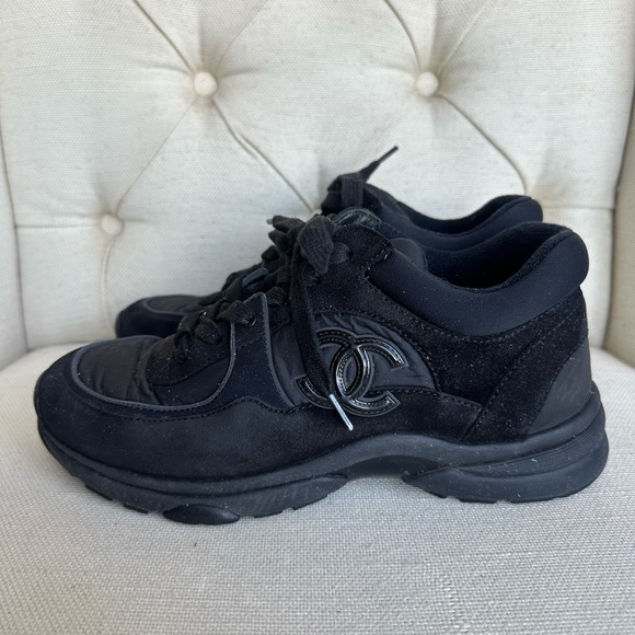 Chanel - Black Suede CC Low Top Trainers Sneakers - Size 37 - Picture 4 of 5